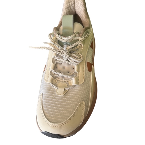NWB-UNDER ARMOUR HOVR MEGA 2 MVMNT/WHITE-BROWN/ UNISEX SHOES/SIZE M 10.5 - W 12
